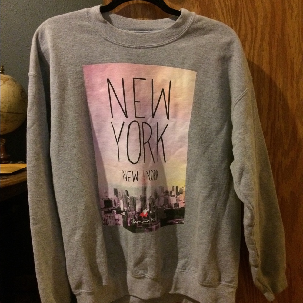 Great graphic print crewneck